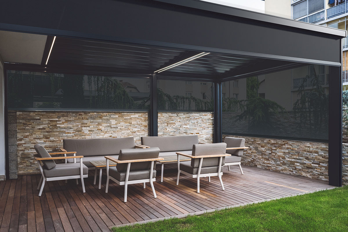 Solomon Flooring - Outdoor Blinds